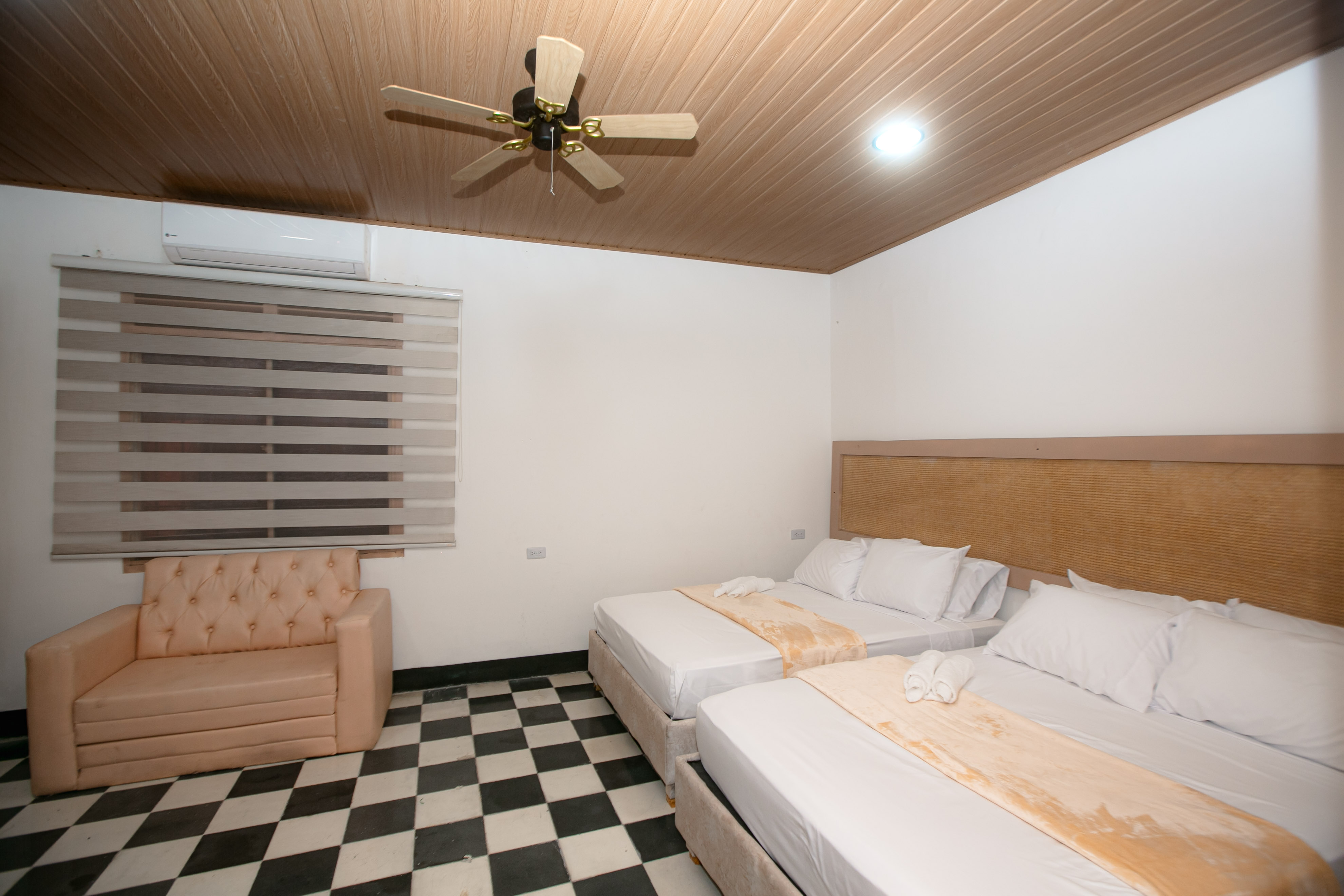 Habitación Familar + Sofa Cama  — Casa Santa Cruz & Social Coffee, Manga, Cartagena